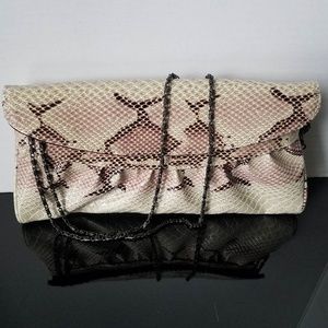 Noatd 8831628 Snakeskin patent leather clutch